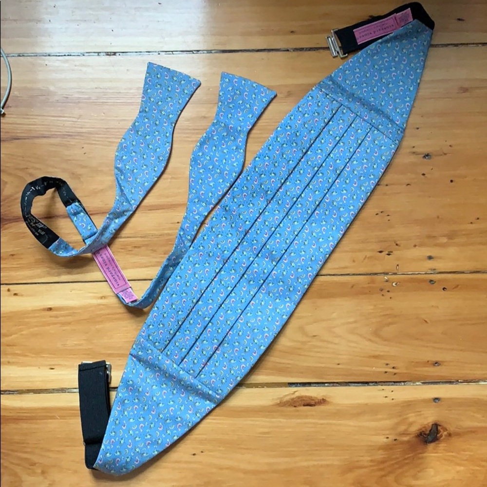 Vineyard Vines bow tie and cummerbund set